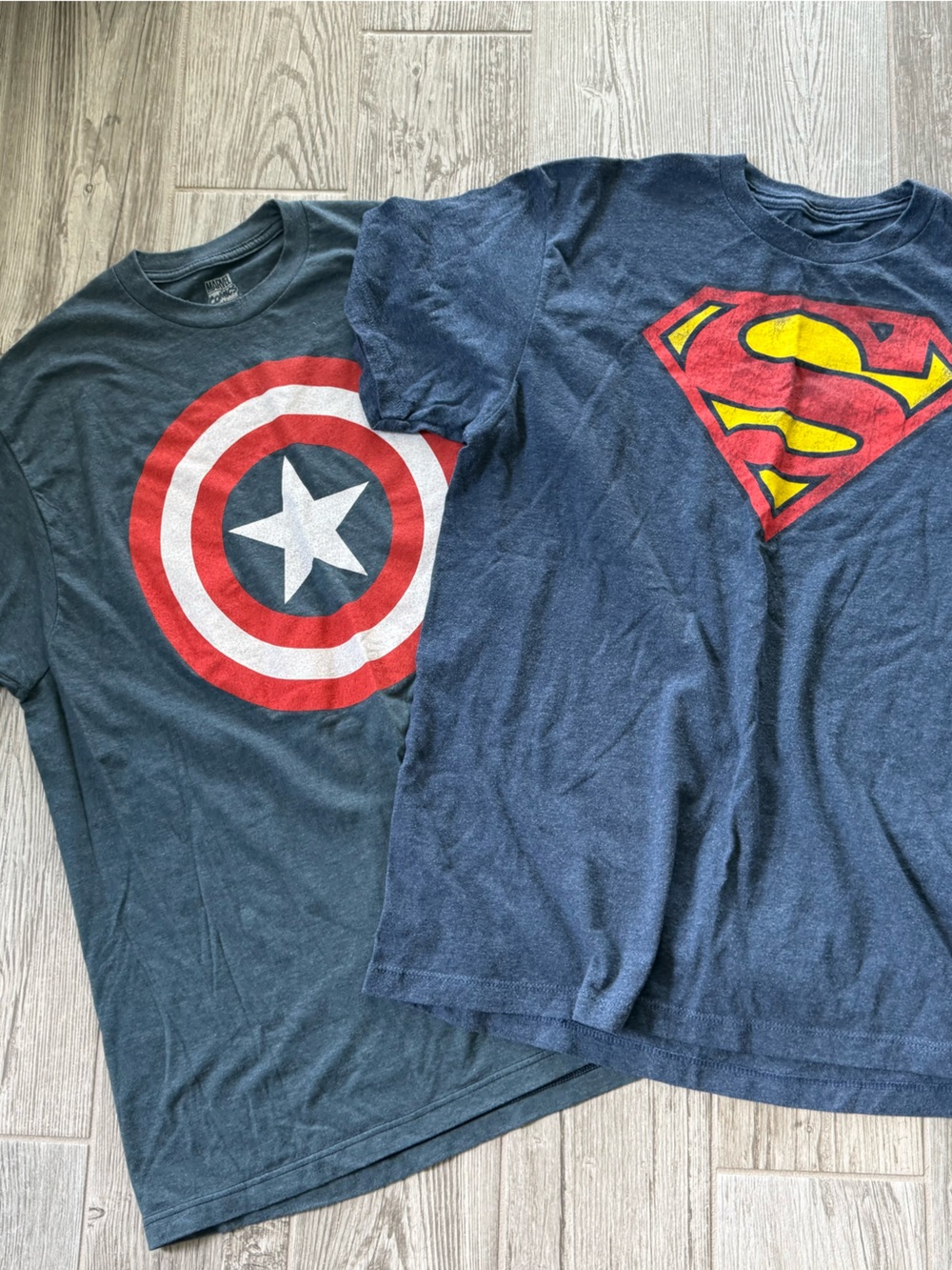 Men’s Navy Blue Superman & captain america Graphic Tee - large